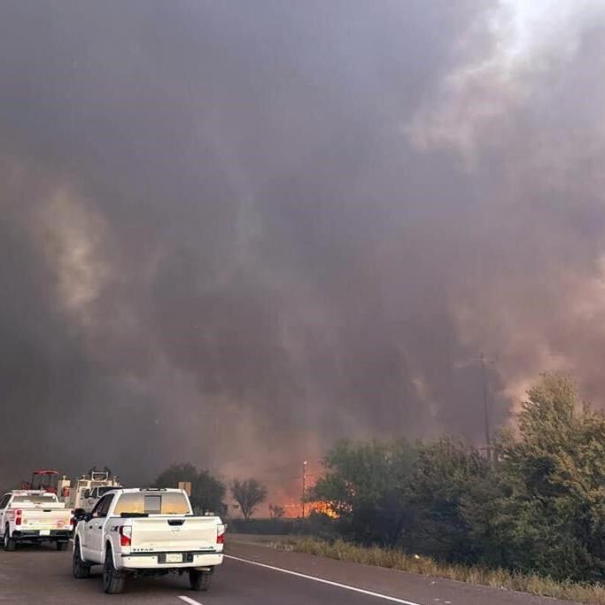 Key Phoenix-to-Las Vegas highway reopens after wildfire claims 6 homes near historic Arizona town